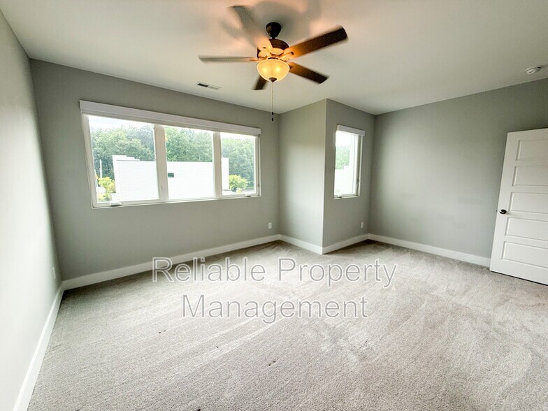 Building Photo - 4 S Laird Dr