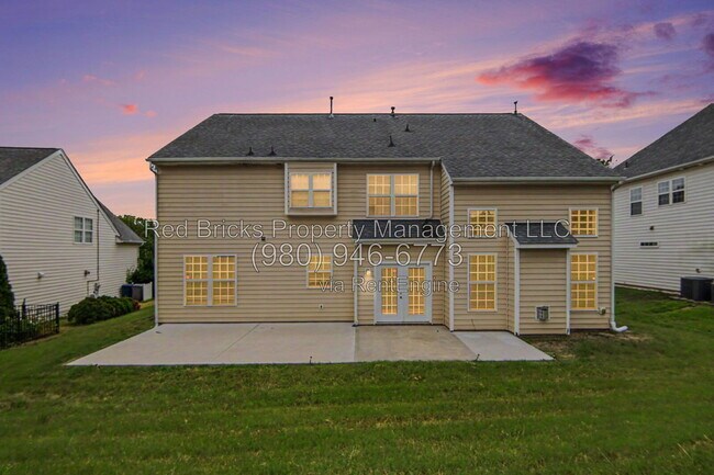 Building Photo - 7864 Whispering Wood Dr