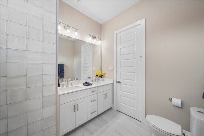 Building Photo - 312 Queen Sude Ln