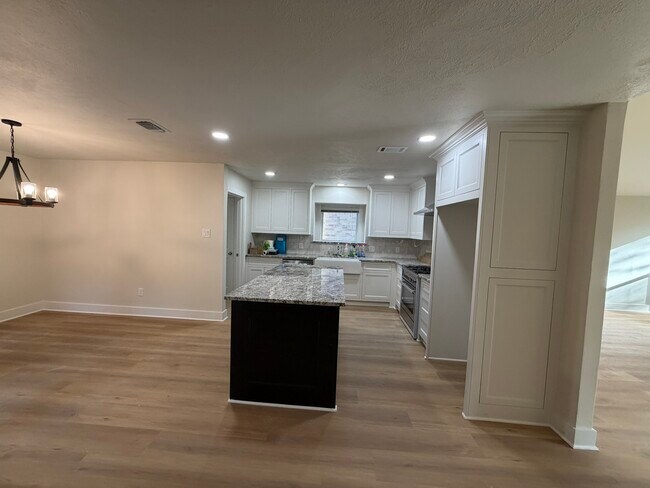 Building Photo - 70 Brookflower Rd