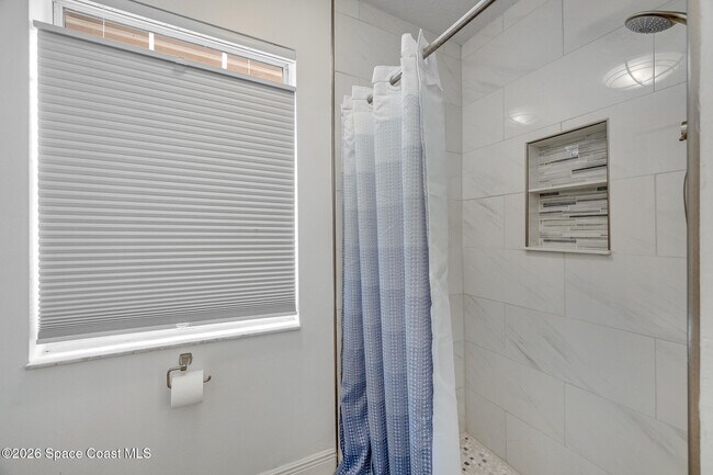 Building Photo - 212 3rd Ave