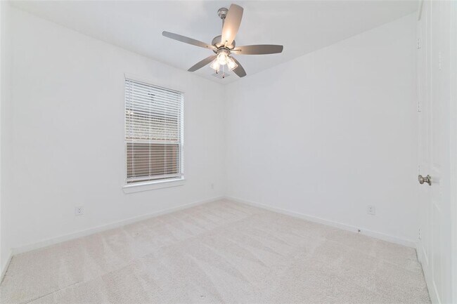 Building Photo - 925 Crystal Bnd Ln