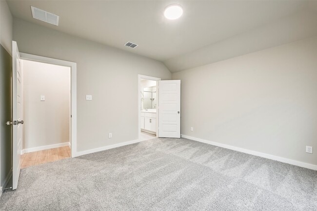 Building Photo - 946 Olive Dr