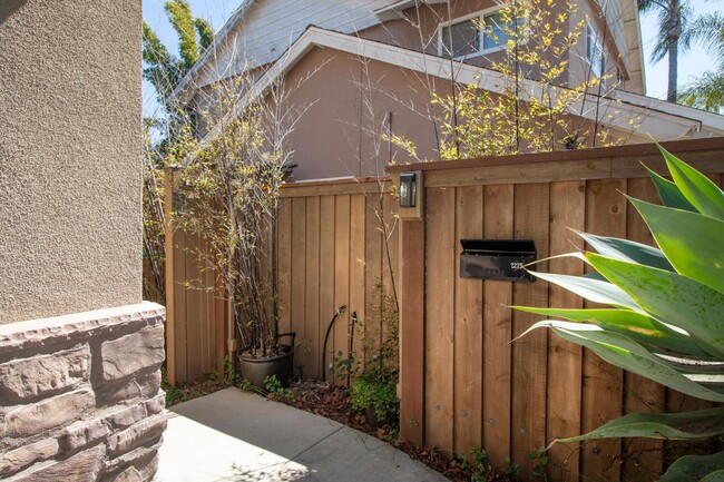 Building Photo - Charming Coastal Studio in Carlsbad - Furn...