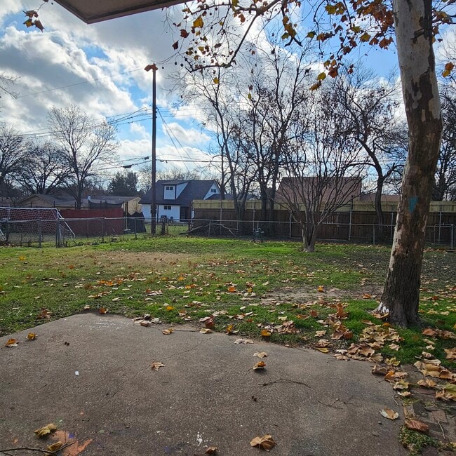 Building Photo - 534 Holly Ln