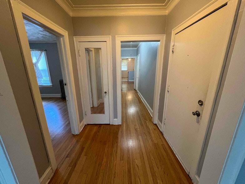 Building Photo - 7931 S Manistee Ave