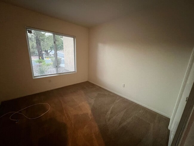 Building Photo - 2306 Spring Water Dr