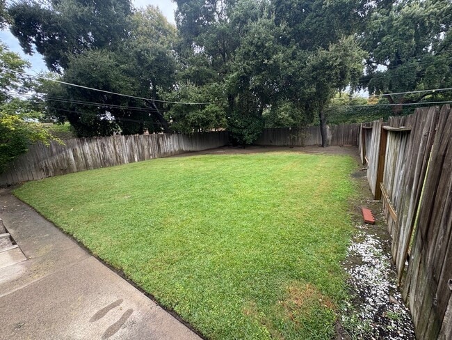 Building Photo - 4120/4122 Canby Way