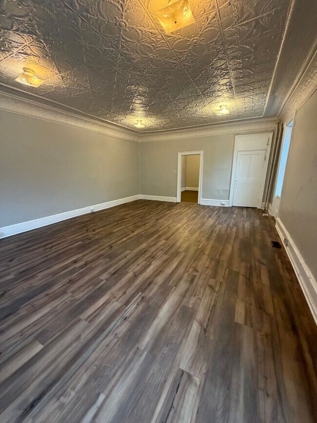 Building Photo - 1023 Greenwich St