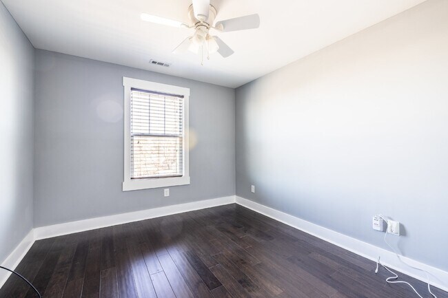 Building Photo - **NOW AVAILABLE FOR SHOWINGS**  Beautiful Home for Lease in Sylvan Heights!