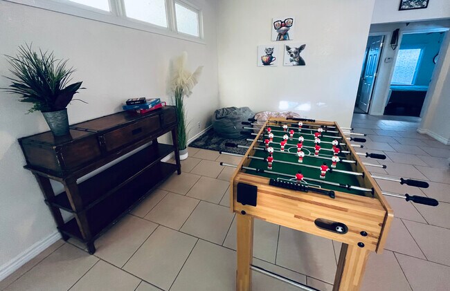 Building Photo - 2901 W Illinois Ave