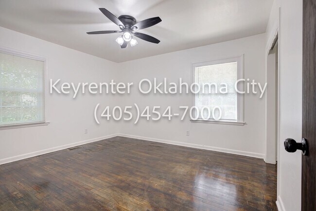Building Photo - 1524 Rowena Ln