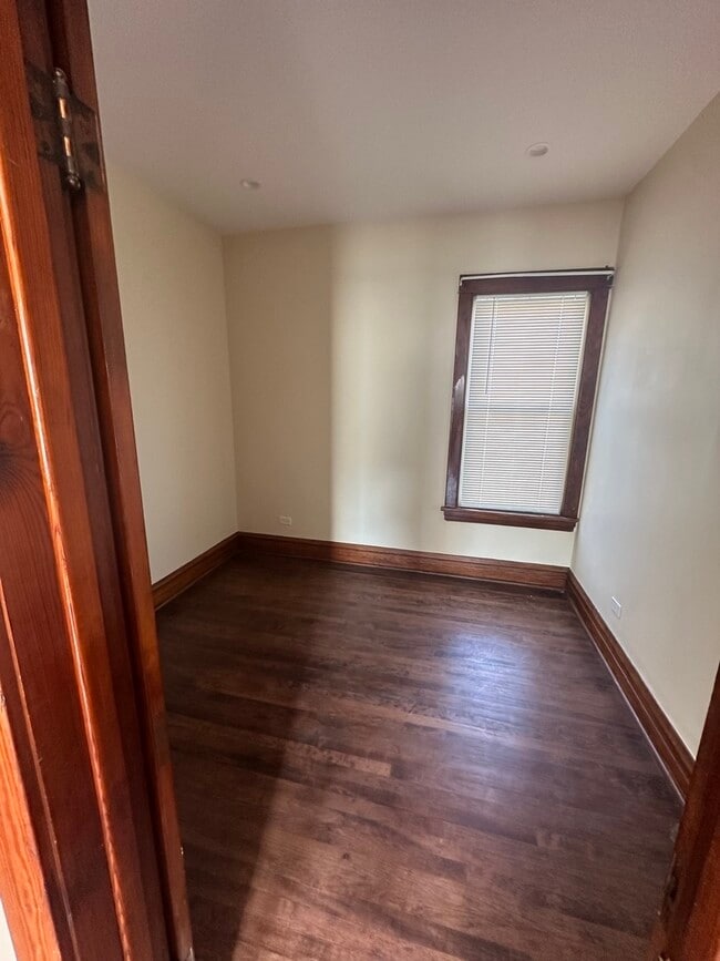 Building Photo - 5648 W Higgins Ave