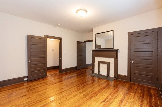 Building Photo - Three Bedroom Home!