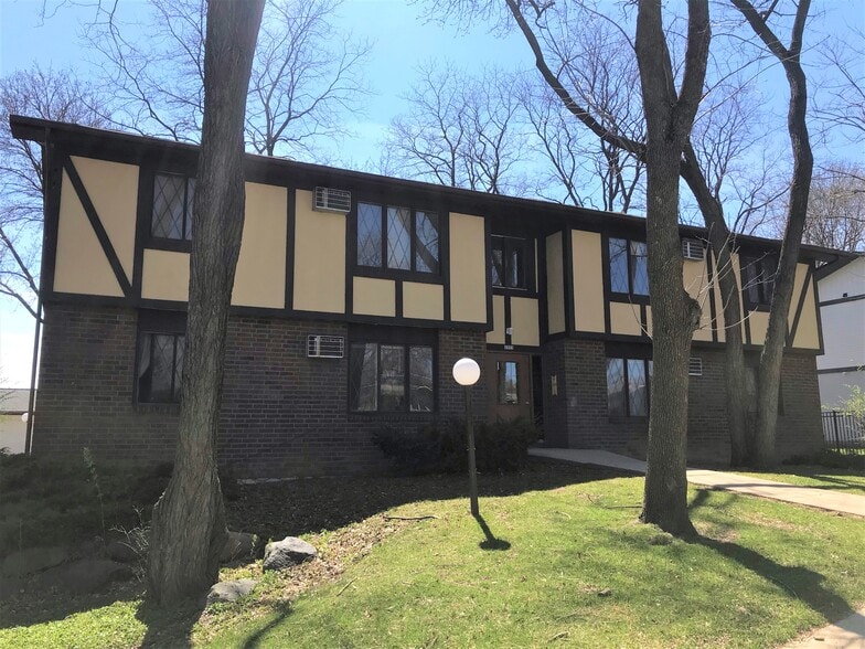Building Photo - 2373 Chalet Gardens Rd