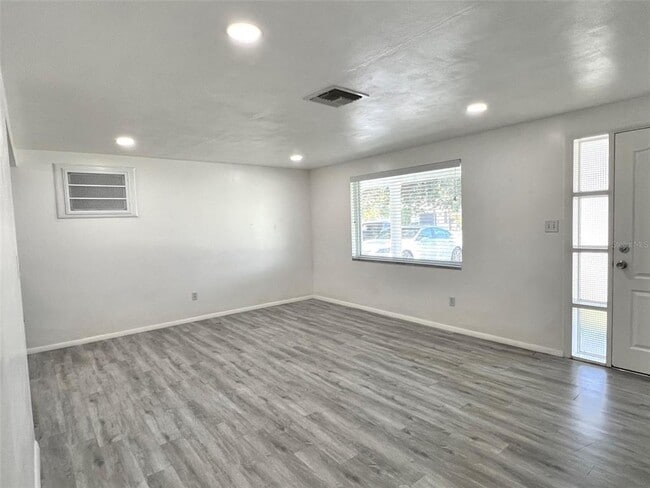 Building Photo - 4640 Taray Ln