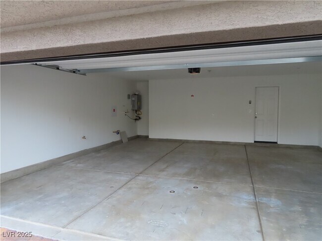 Building Photo - 618 Bellus Pl