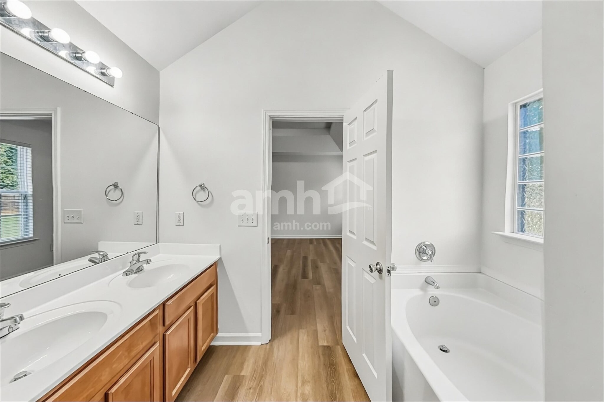 Building Photo - 4134 Robinwood Dr