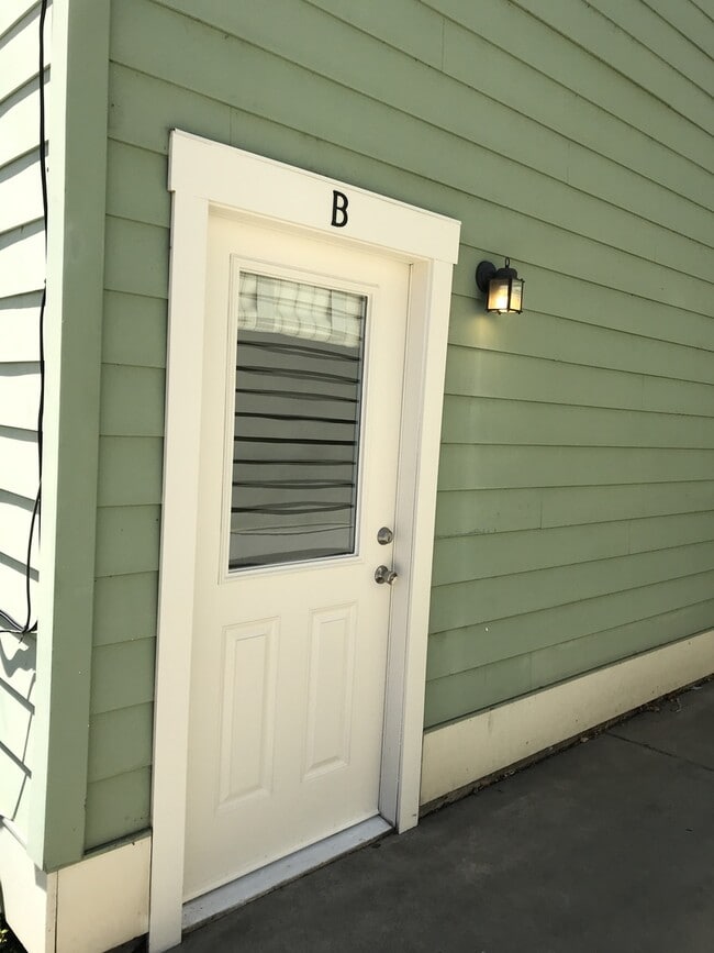 Building Photo - Studio unit in Doe Mill