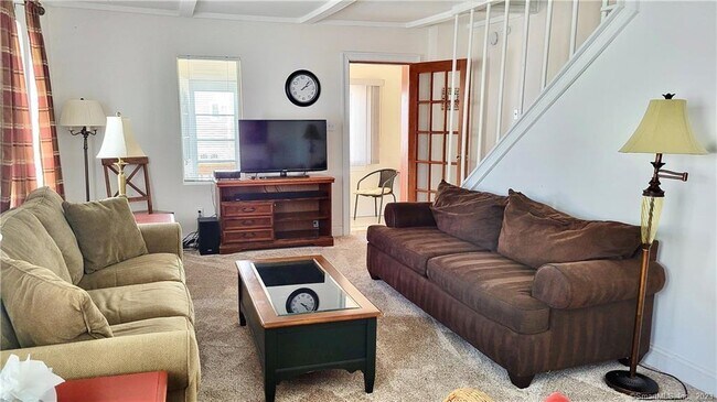 Building Photo - 702 E Broadway