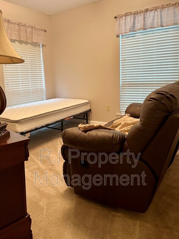 Building Photo - 5656 Encino Cove