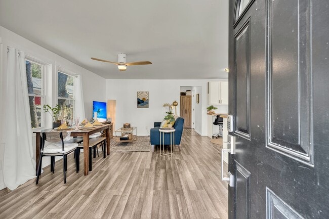 Building Photo - Charming Cottage with Modern Upgrades in Hanahan