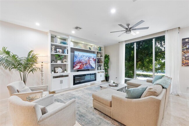 Building Photo - 3266 NE 15th St