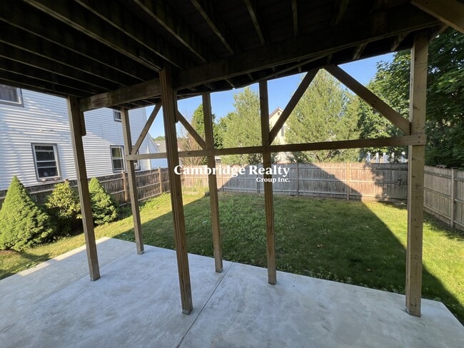 Building Photo - 27 Willard St
