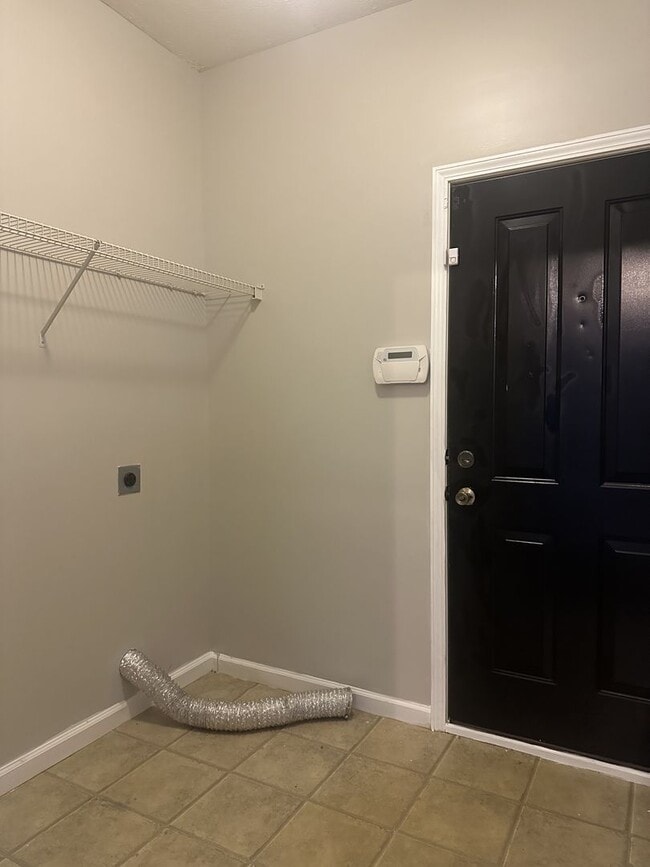 Building Photo - Beautiful 3 Bedroom 2.5 Bath Single Family...