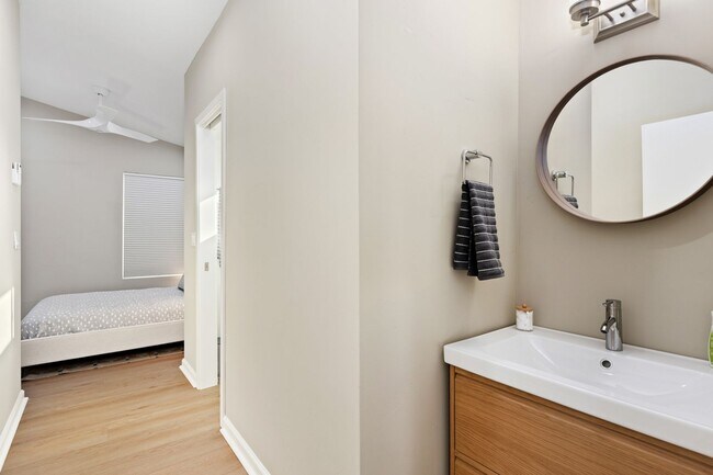 Building Photo - New built and fully furnished 2 bed 2. 5 baths in Point Loma