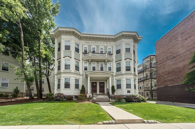 Building Photo - 49 Ashford St