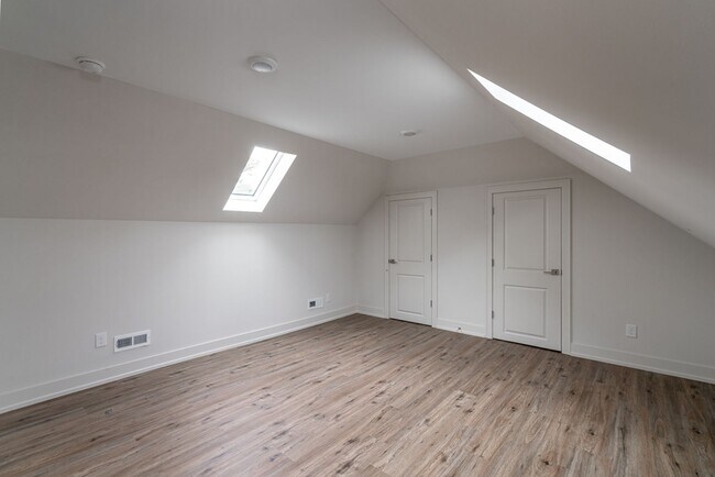 Building Photo - 468-470 E. 2nd Ave