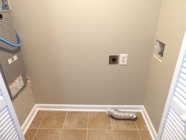 Building Photo - 244 Meadowview Dr