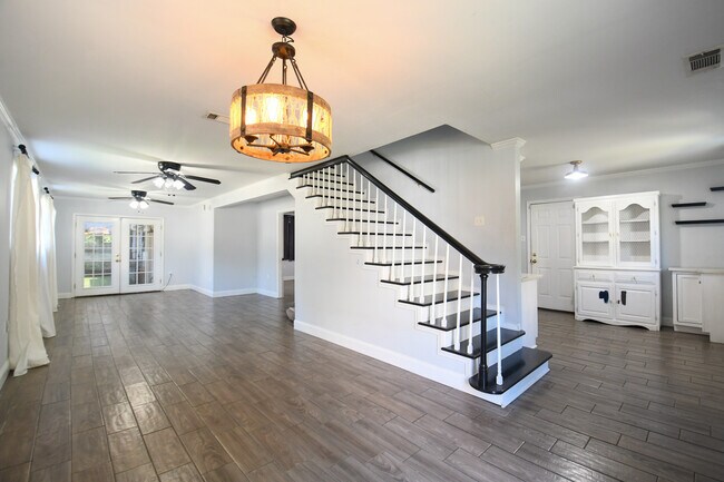 Building Photo - 278 W Robert E Lee Blvd