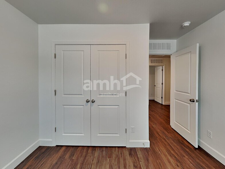 Building Photo - 17110 W Lawrence Ln