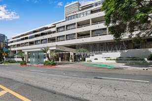 Building Photo - 121 S Hope St