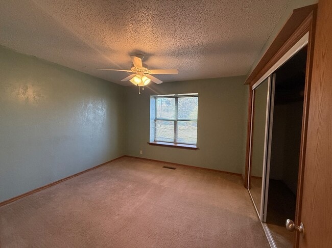 Building Photo - 1940 Ives Way Ln