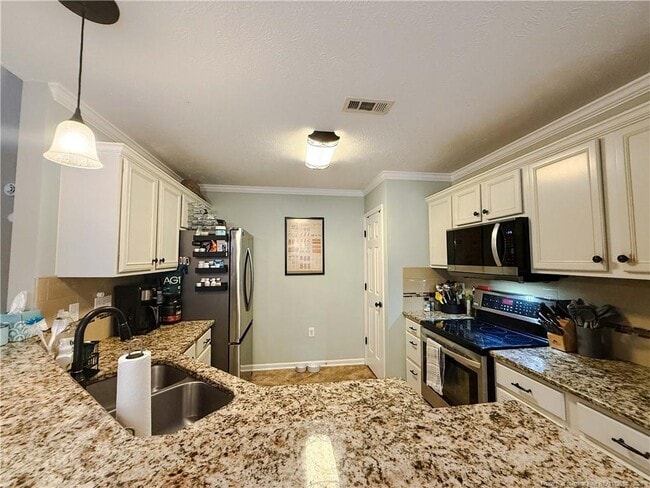 Building Photo - 728 Fairbluff Dr
