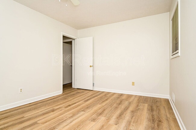 Building Photo - 2807 Hickory Ln