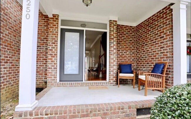 Building Photo - 250 E Delaware Ave