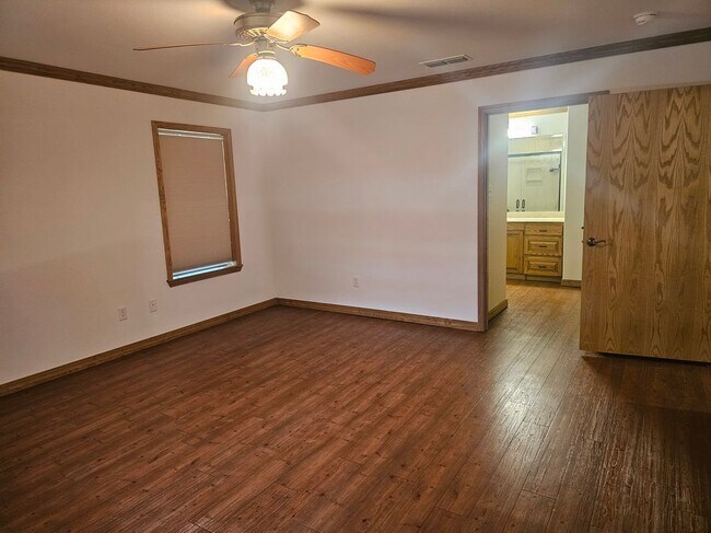 Building Photo - 1316 Brown Rd