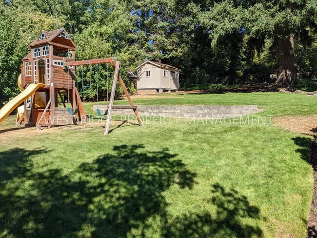 Building Photo - 4625 SW Pendleton St
