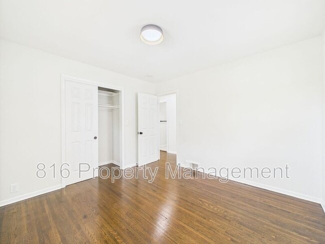 Building Photo - 11214 E Lexington Ave