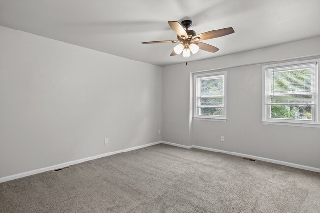 Building Photo - 913 Laredo Ct