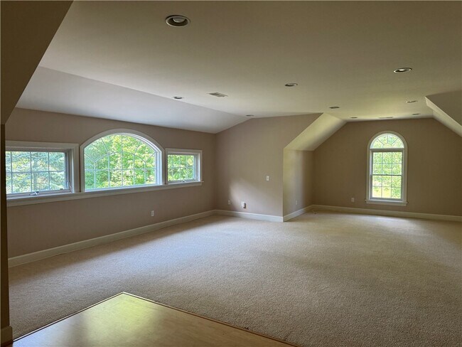 Building Photo - 6 Merrycreek Crossing