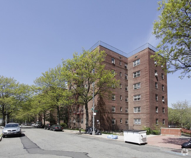 Building Photo - The Martinique