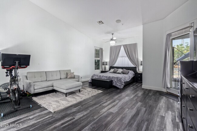 Building Photo - 10230 E Cochise Dr