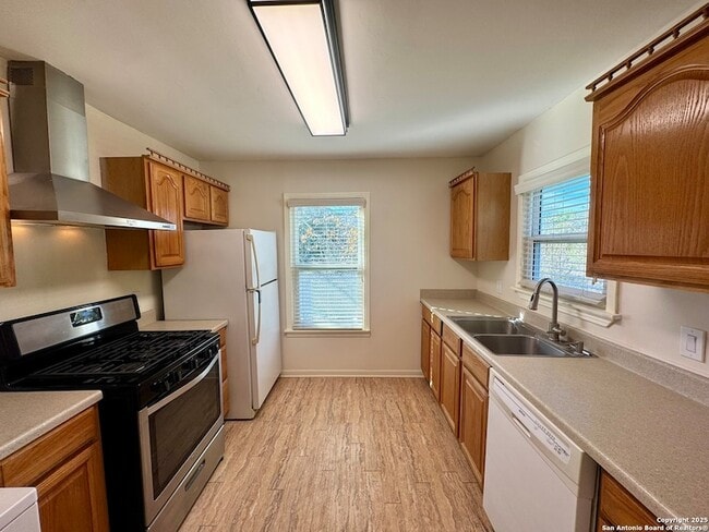 Building Photo - 207 E Terra Alta Dr