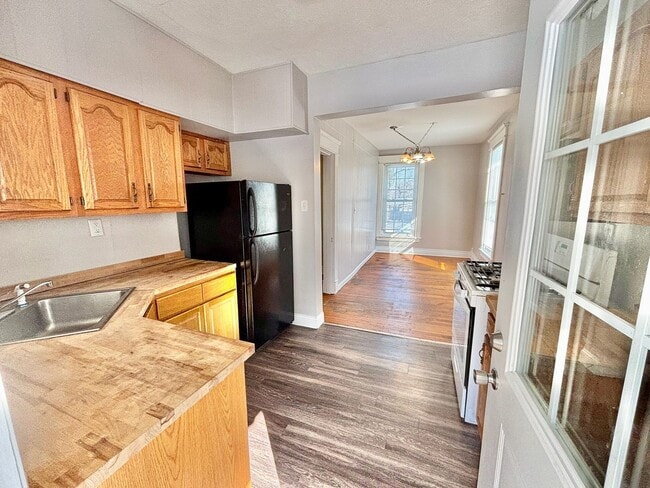 Building Photo - 208 W Tenny Ave