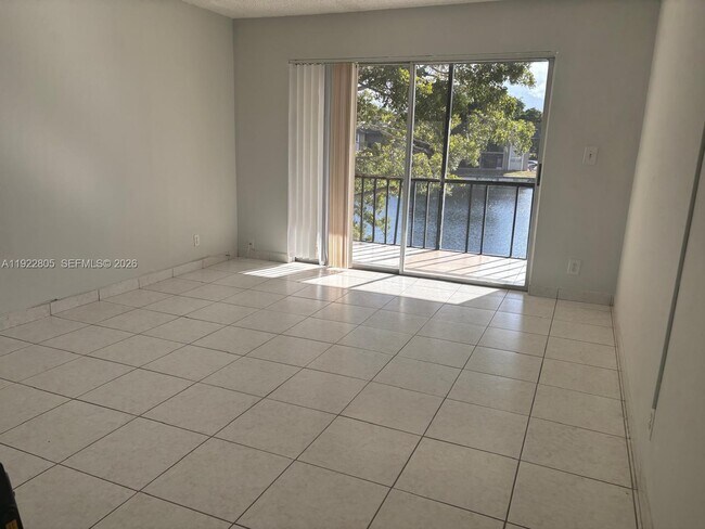 Building Photo - 7920 N Colony Cir